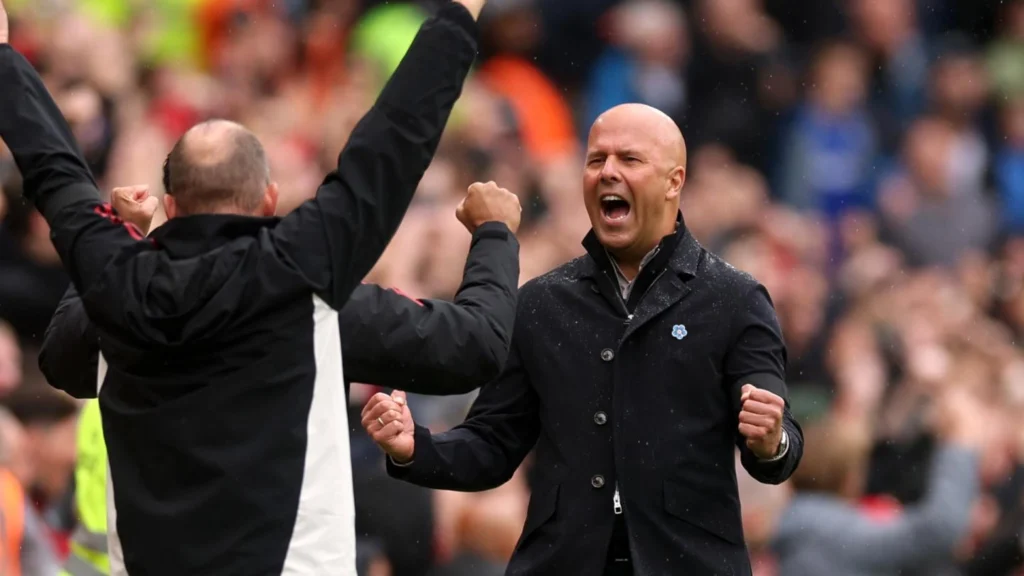 Arne Slot - Virgil Van Dijk winning