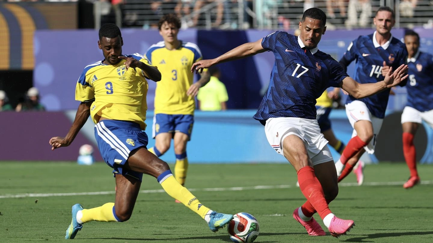 Alexander Isak vs France